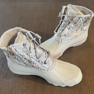 SPERRY Saltwater Metallic Jacquard Duck Boots Waterproof Womens 9.5